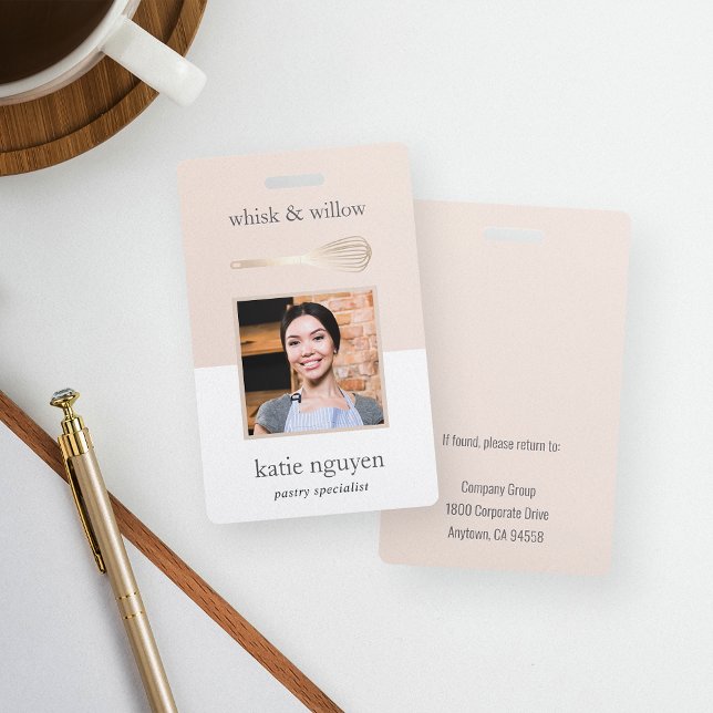 Crachá Dourado Whisk Bakery/Caterer - ID de Foto do Funci (Criador carregado)