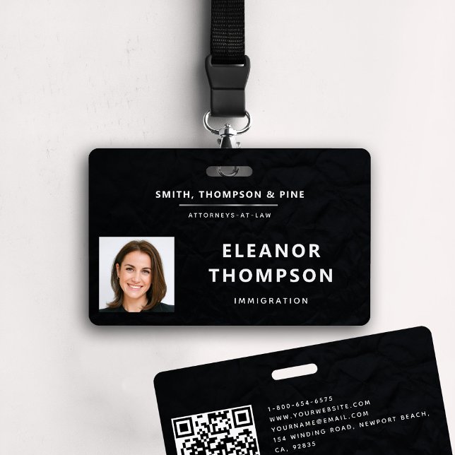 Crachá Elegante Moderno Preto Foto Corporativa Empresaria (business corporate qr photo badge law firm attorney real estate manager paralegal black white)