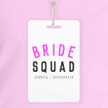 Crachá Esquadrão de Noivas | Balneira Rosa Quente Bridesm<br><div class="desc">Um belo, simples, na moda, "Bride Squad" cita o crachá de arte com a tipografia moderna e minimalista, em preto e branco, a rosa-neon, num estilo legal. O slogan, o nome e o papel podem ser facilmente personalizados com os nomes do seu partido noivo, por exemplo, noiva, damas de honra,...</div>