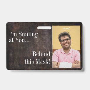 Crachá Estou sorrindo para você por trás desta máscara