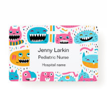 Gato feliz e caras de monstro