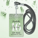Crachá Green Sweet 16 Birthday VIP<br><div class="desc">Uma maneira inteligente de convidar seus convidados para sua doce festa de aniversário 16. Estes convites de crachá de passagem de 16 VIP, de metal verde claro e verde personalizado, impressionam seus convidados. O design apresenta um metal verde-claro e falso com brilho prateado e uma fonte moderna escrita à mão....</div>