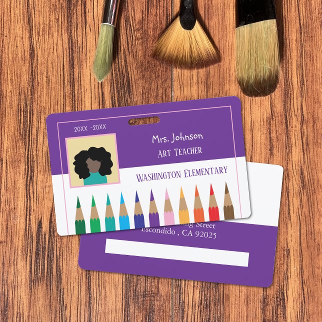 Crachá Horizontal Roxo do Professor de Arte do Láp (Color pencils art teacher purple and white horizontal photo ID badge .)