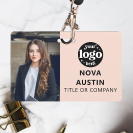 Crachá ID de foto rosa para funcionários com o logotipo d