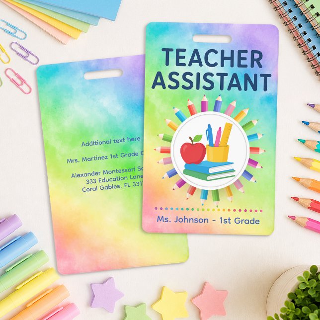 Crachá Lápis Arco-Íris Assistente de Professor Personaliz (Teacher Assistant Badge)