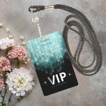 Crachá Luzes em cascata Doce 16 Teal ID790<br><div class="desc">Luzes azuis rasas, como a chuva de vidro em um candelabro, em cascata na face deste convite marcante de passagem VIP que também apresenta uma assinatura ofuscante para o texto 'Doce Dezesseis'. Este gráfico noturno glamouroso do partido sobre um fundo preto também está disponível numa variedade de outras cores para...</div>
