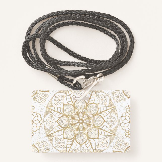 Crachá Na moda Boho White Dourado Mandala Floral (Frente com cordão)
