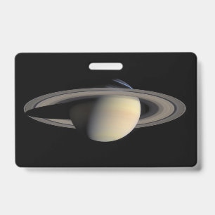 Crachá Saturno Iluminado pelo Sol Planeta Gasoso Gigante