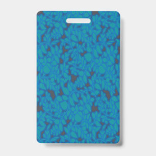 Crachá Um papel de embrulho azul com um padrão artístico 