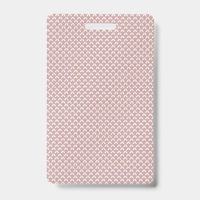 Crachá Um tapete estampado com motivos vermelhos e marron (Frente)