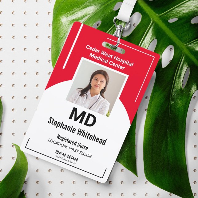 Crachá Vermelho de ID de Foto de Funcionário Médic (Simple Medical ID Badge for a registered nurse or doctor that is easy to change and personalized.)