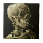 Crânio com cigarro por Van Gogh<br><div class="desc">Pinturas expressionistas de Van Gogh: Crânio com pintura de Canvas de Cigarro queimado</div>