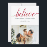 Creia no Cartão de Férias Brancas de Foto do Scrip<br><div class="desc">O cartão de feriado apresenta a saudação "Acredite na magia do Natal" e sua foto na frente. Personalize sua mensagem de feriado e sua foto no verso.</div>