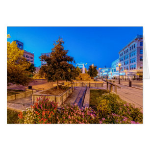 Crepúsculo No Cartão De Saudação Da Praça Central