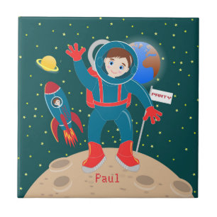 Criança astronauta na festa de aniversário da lua