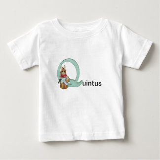 Criança da letra Q de Beatrix Potter ou camisa