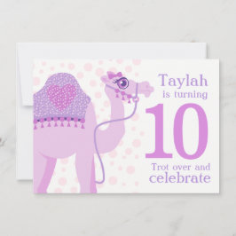 Crianças acamelam no convite de aniversário de 10