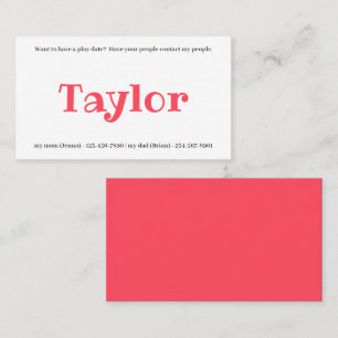 Crianças chamando de cartão para jogar com a garot