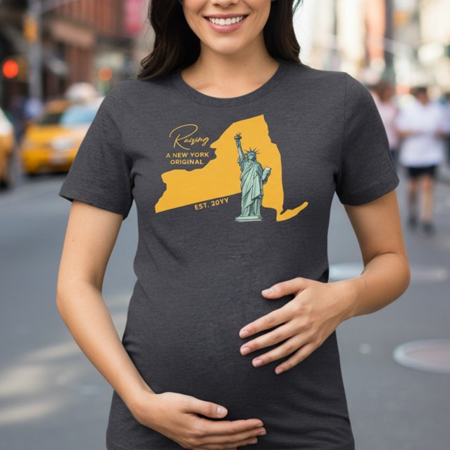 Criando um Mapa Original de Nova York e uma Mãe Es (Mom T-shirt from the NYC Locally Grown Baby Shower collection by Darling & May)