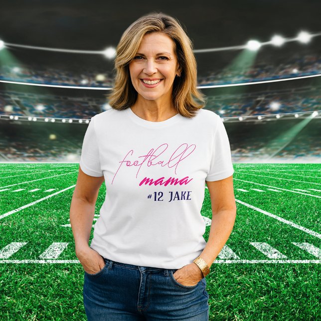 Crie seu próprio Futebol Mama Personalizado (Modern minimalist Football Mama shirt in pink + black. Add player name and jersey number.
)