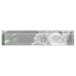 Cristais brancos no espaço externo negro