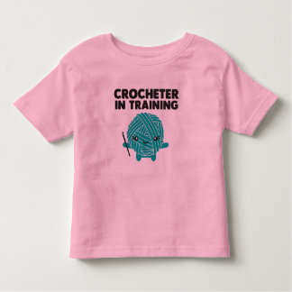 Crocheter na camisa da criança do treinamento