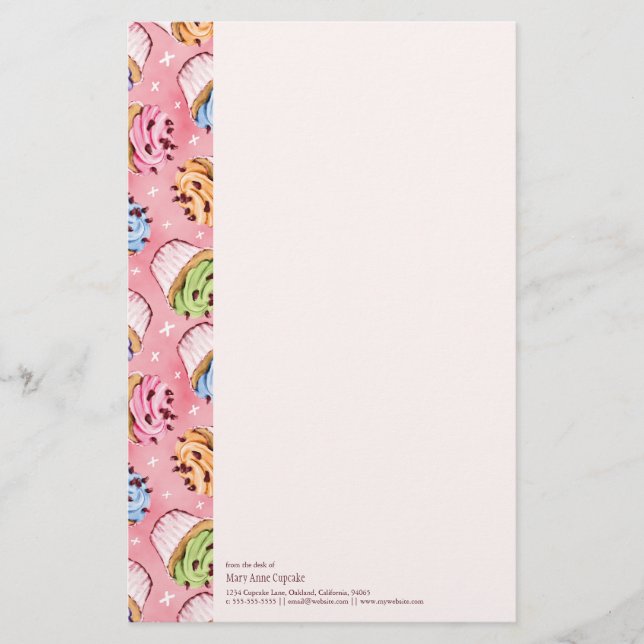 Cupcakes saborosos e artigos de papelaria dos (Frente)