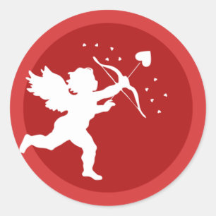 Cupido bonito com sua etiqueta redonda dos