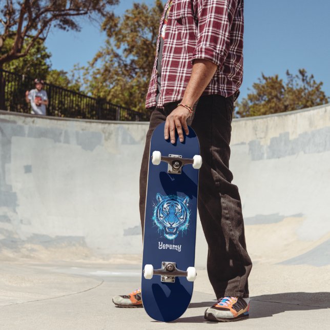 Custom  Skateboard with Blue Tiger Graphic (Ao ar livre 2)
