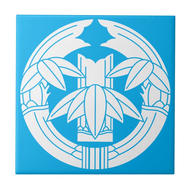 Cut bamboo in embracing bamboo leaves (Frente)