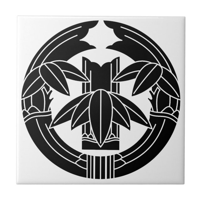 Cut bamboo in embracing bamboo leaves (Frente)