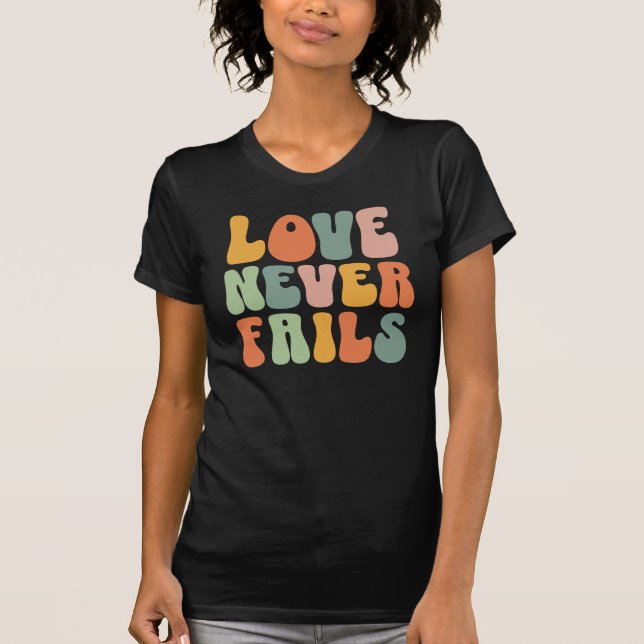 CUTE Camiseta Preta LOVE NEVER de Cor Pastel Suave (Frente)