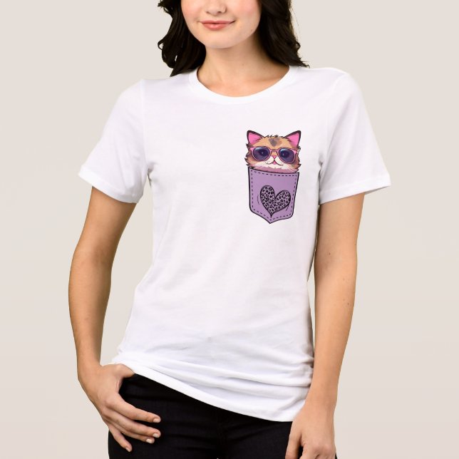 Cute Cat in a Pocket T-shirt (Frente)