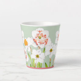 Daffodils em uma pequena caneca latina
