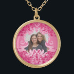 Damask, rosa-sorte, adicione seu colar de fotos es<br><div class="desc">Um único e elegante quadro de colar com formato de tipo "elefante" sutil. Contém recorte para armar sua foto especial. Este caso é desenhado com uma pequena reviravolta, de elefantes sutis que está associado à sorte, à fortuna, à proteção e é uma bênção em todos os novos começos. Perfeito para...</div>