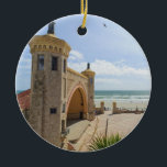 Daytona Beach Bandshell no ornamento do passeio à<br><div class="desc">Artigo bonito com o anfiteatro histórico do bandshell de Daytona Beach no passeio à beira mar construído inteiramente do escudo do coquina do Oceano Atlântico.</div>