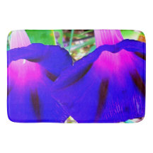 Belo tapete com flores roxas