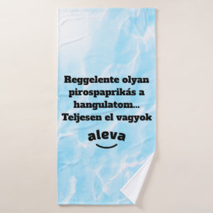 De Banho Totalmente vestido com uma toalha