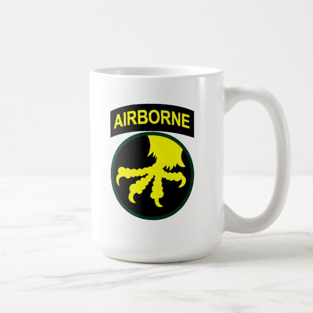 De Café 17o Caneca da divisão aerotransportada (Direita)