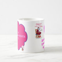 A avó da avó engancha uma caneca do trapaceiro