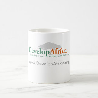 De Café a caneca branca clássica com desenvolve o logotipo