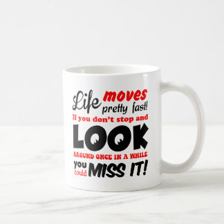 De Café A vida move a caneca rápida bonito das citações