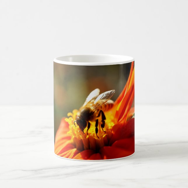 De Café Abelha nativa em uma caneca alaranjada da flor (Centro)
