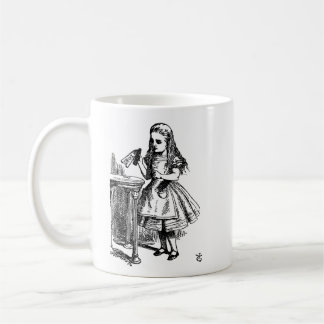 De Café Alice na caneca impossível das coisas do país das