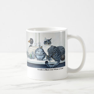 De Café Amelia é preto e branco na caneca da cor