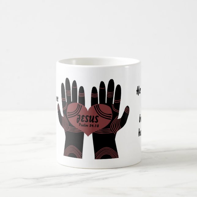 De Café As mãos dele estão cicatrizando a caneca das mãos (Centro)