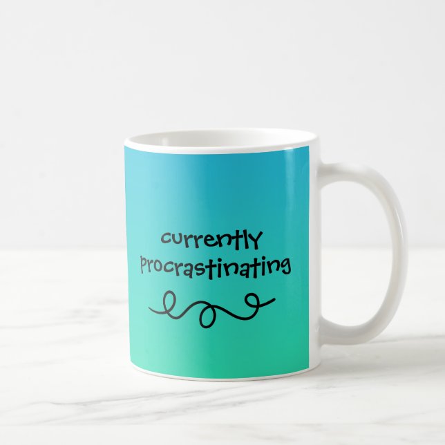 De Café Atualmente Procrastinando Caneca Engraçada (Direita)