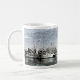 De Café Barcos do camarão na caneca cristã do porto da