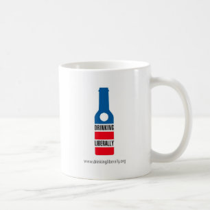De Café Bebendo liberalmente a caneca
