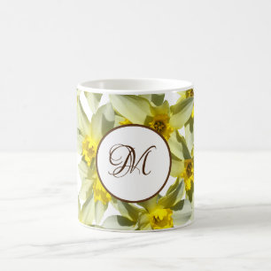 De Café Caneca amarela do monograma dos daffodils